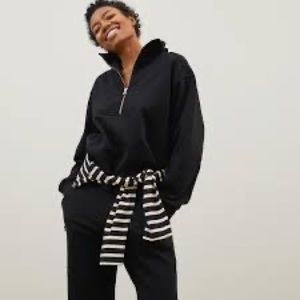 EVERLANE The track half zip oversized pull over sweater in black
